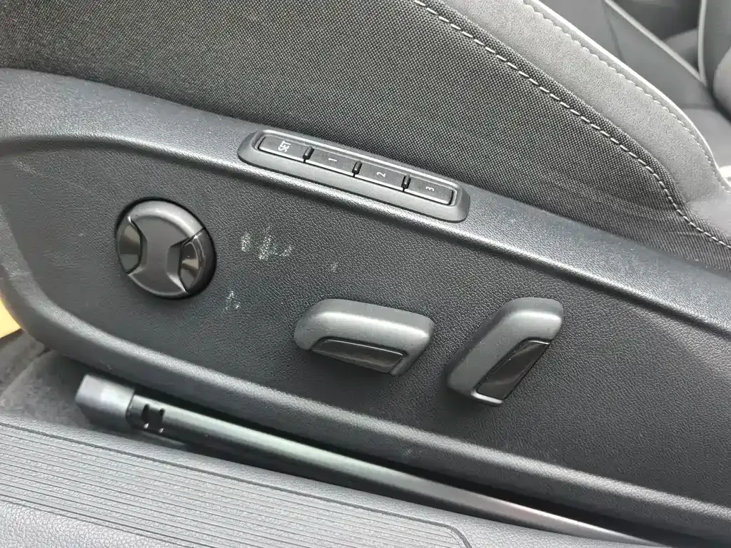 Volkswagen Golf 2024 из CN, фото 10