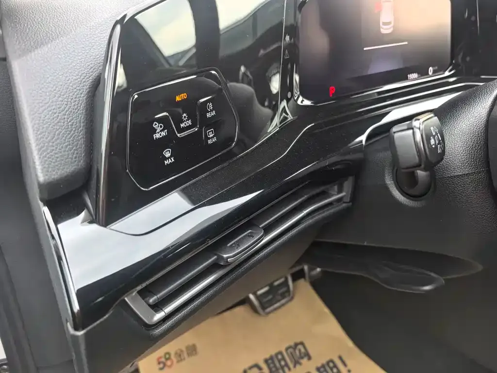 Volkswagen Golf 2024 из CN, фото 8