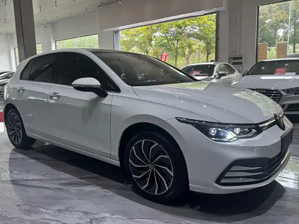 Volkswagen Golf 2023 из CN, фото 8