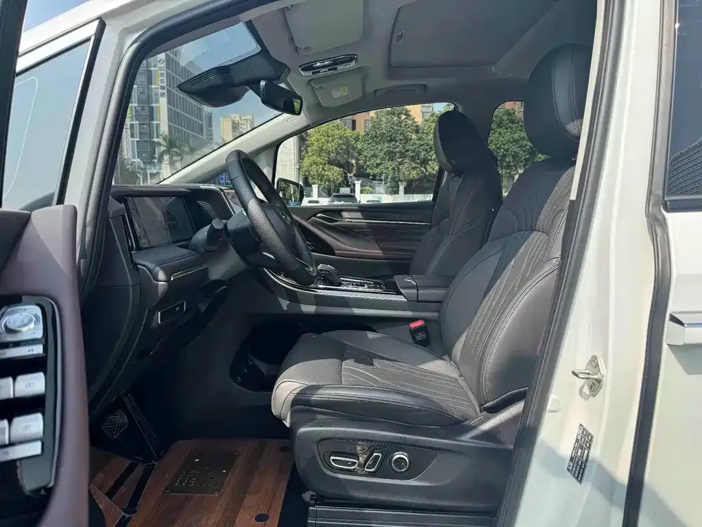 GAC Motor Trumpchi M8 — фото 9