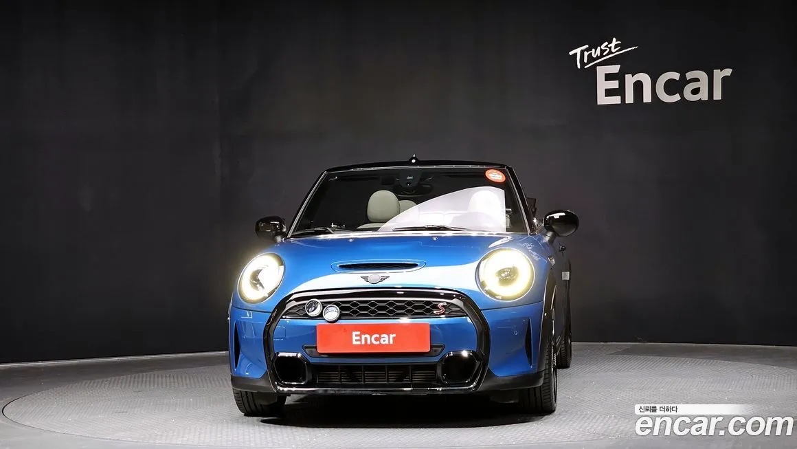Mini Cooper Convertible 2023 из KR, фото 2