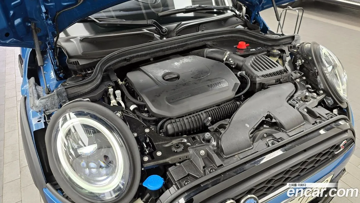 Mini Cooper Convertible 2023 из KR, фото 8