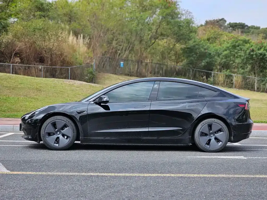 Tesla Model 3 — фото 10