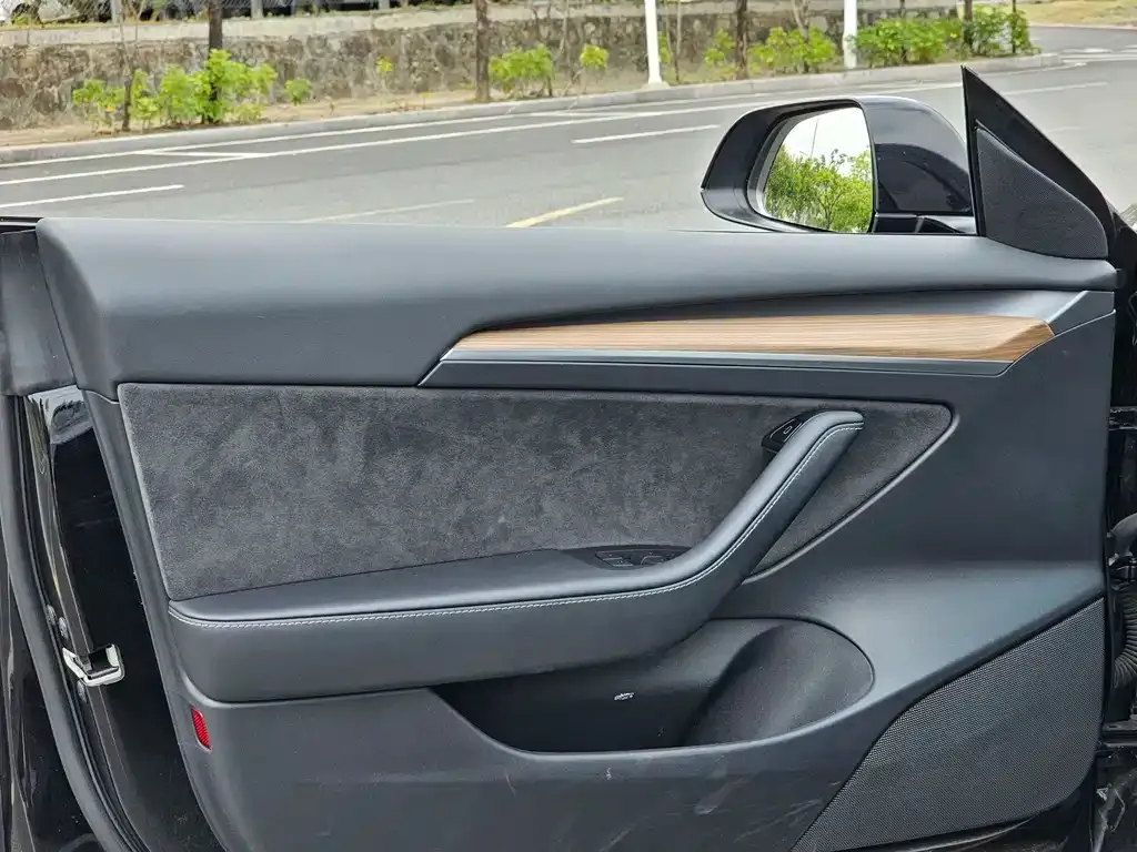 Tesla Model 3 — фото 2