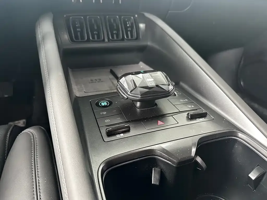 BYD L EV 2025 из CN, фото 4