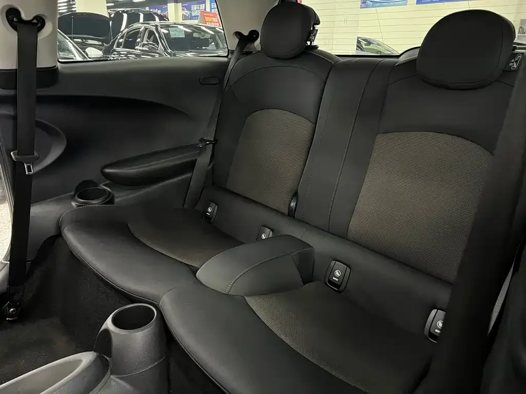 MINI Cooper (3-door) 2021 из CN, фото 2