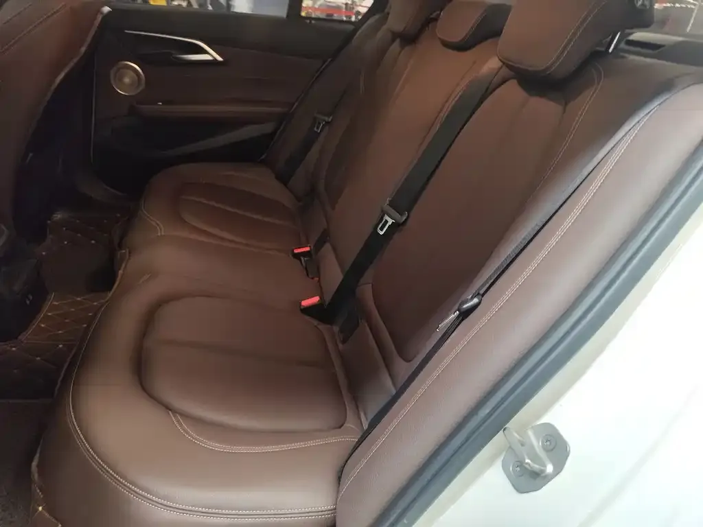 BMW 1 Series 2021 из CN, фото 7