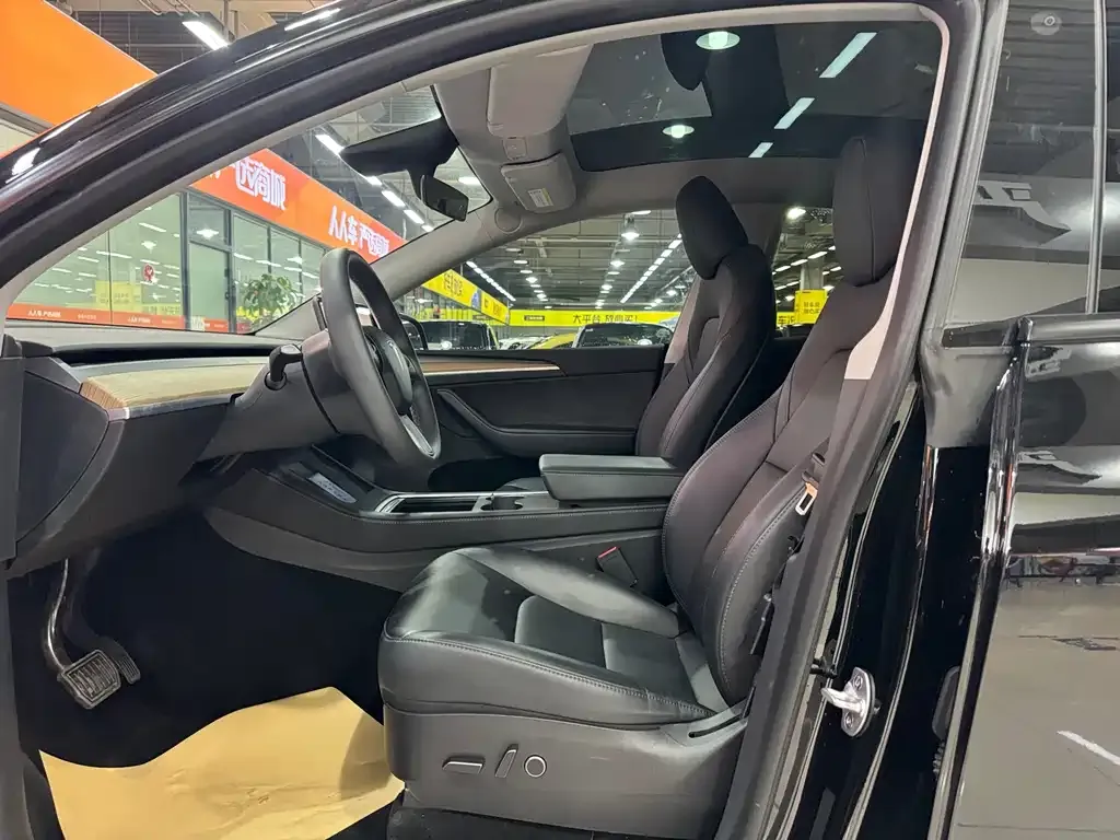 Tesla Model Y — фото 7