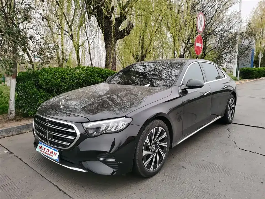 Mercedes-Benz E-Class — фото 1