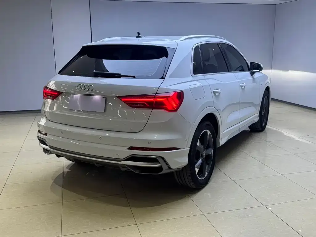 Audi Q3 — фото 10