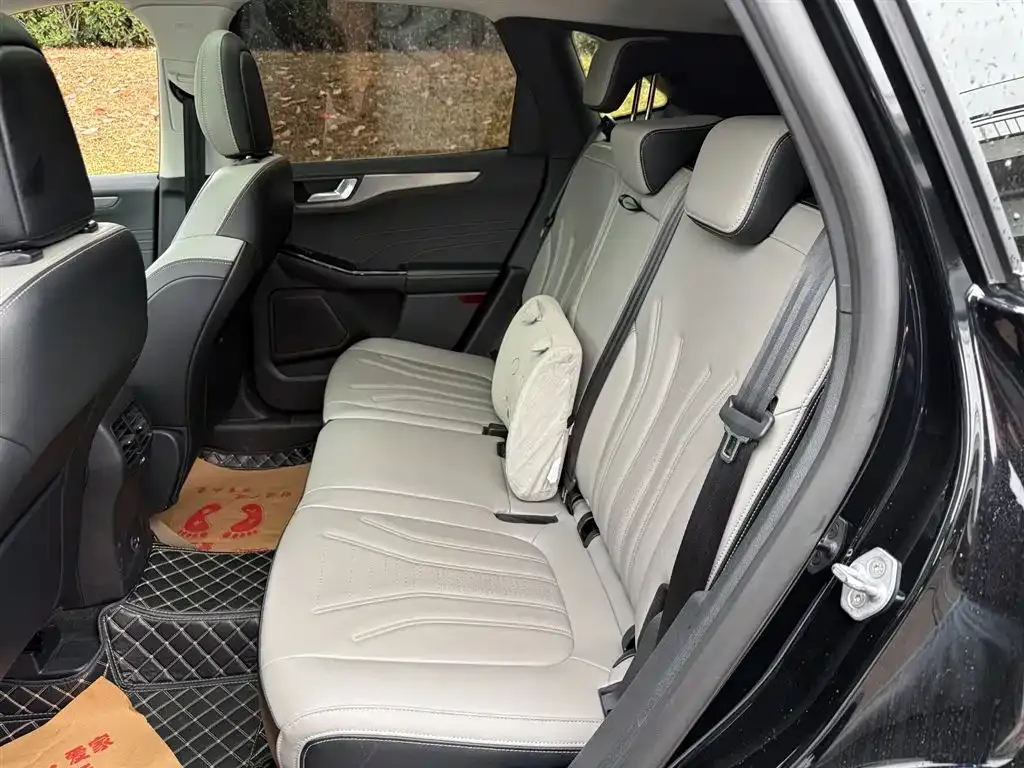 Ford Escape 2023 из CN, фото 3