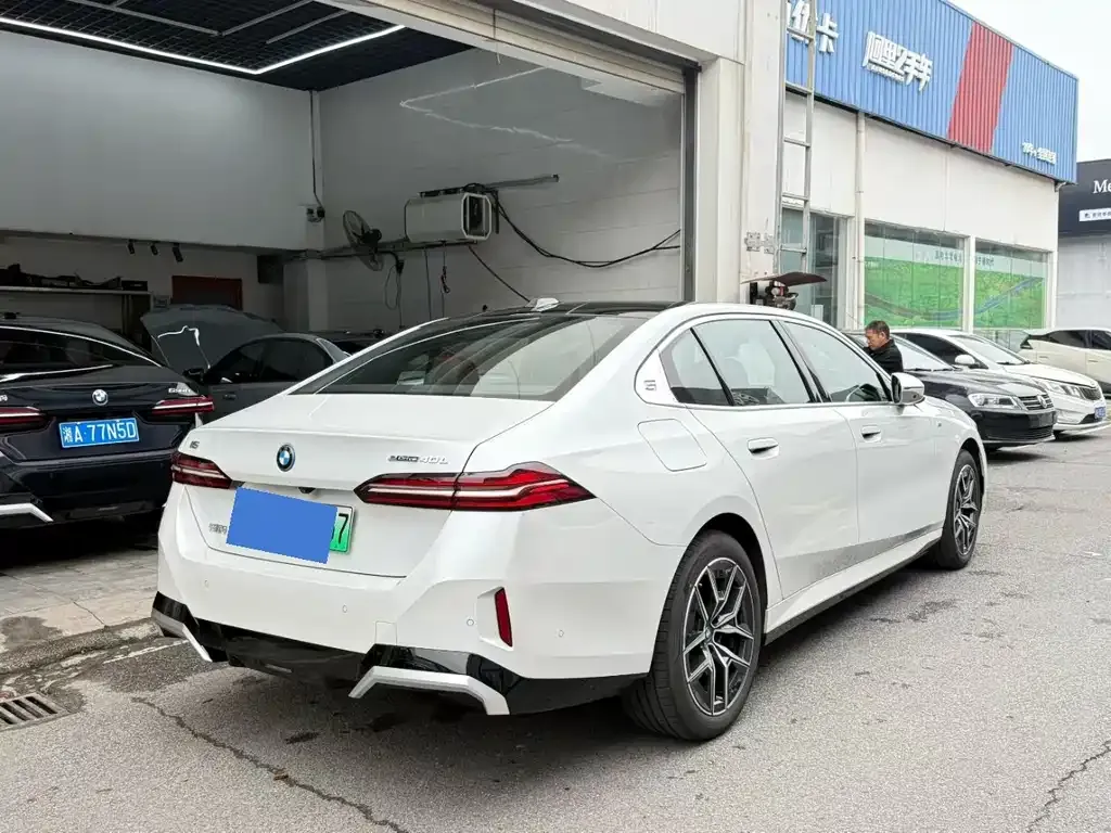 BMW i5 2025 из CN, фото 2