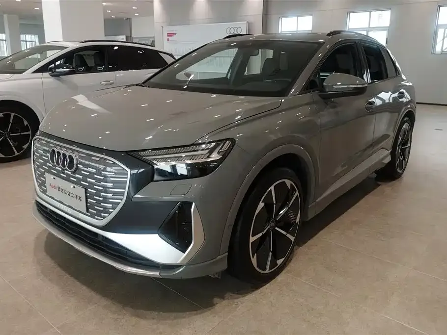 Audi Q4 e-tron — фото 1