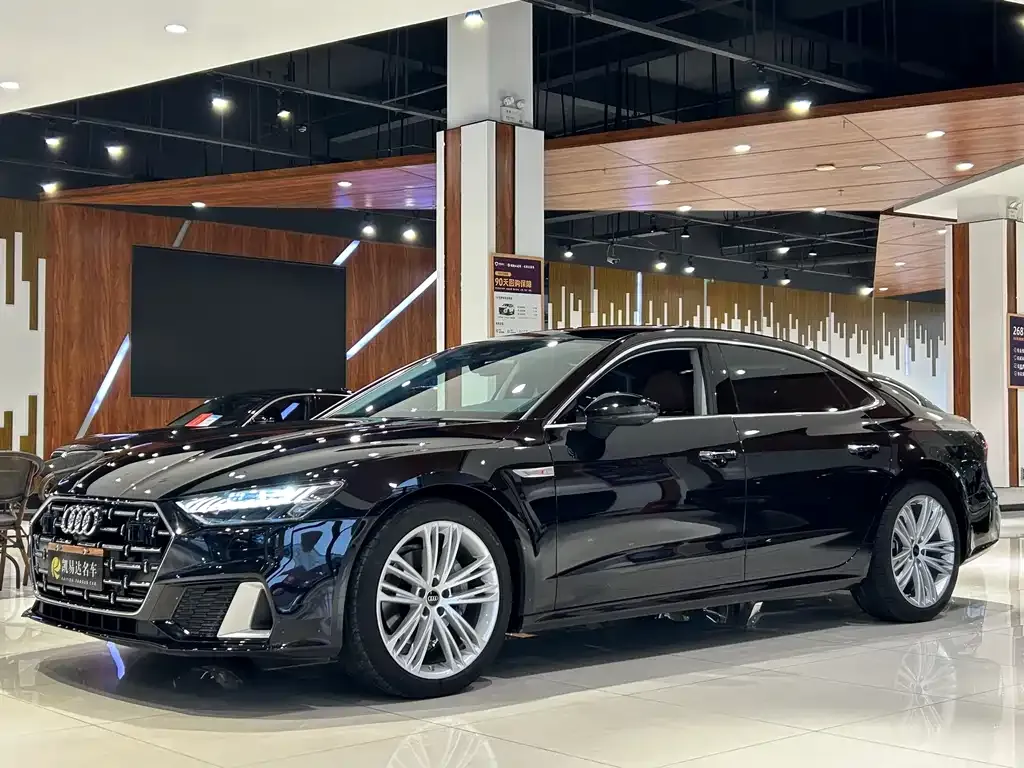Audi A7L — фото 1