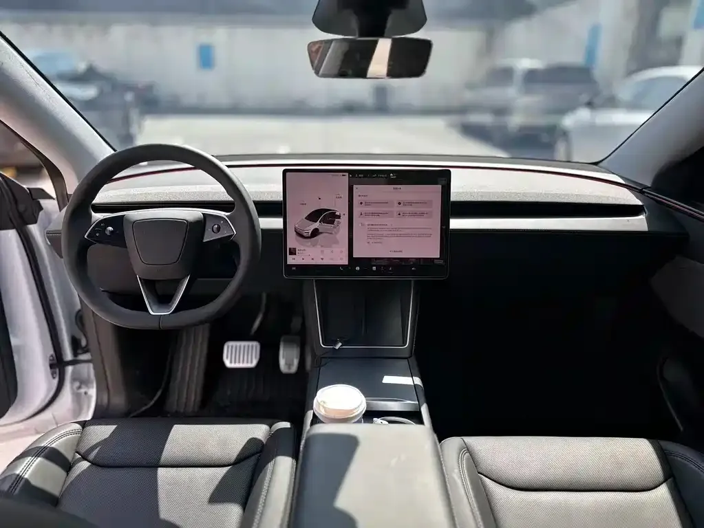 Tesla Model Y — фото 2