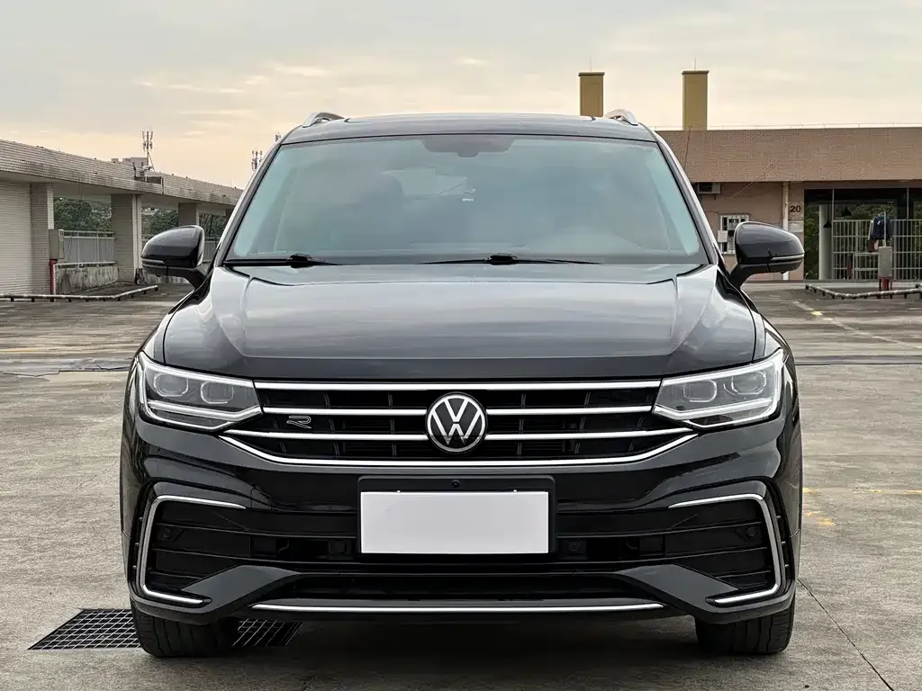 Volkswagen Tiguan L — фото 2