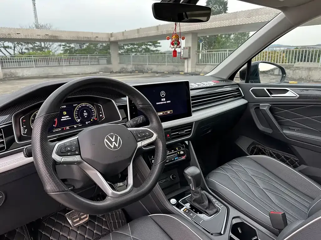 Volkswagen Tiguan L — фото 9