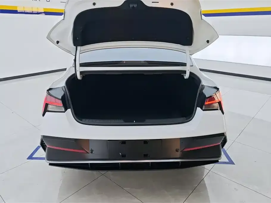 Hyundai Elantra 2024 из CN, фото 2