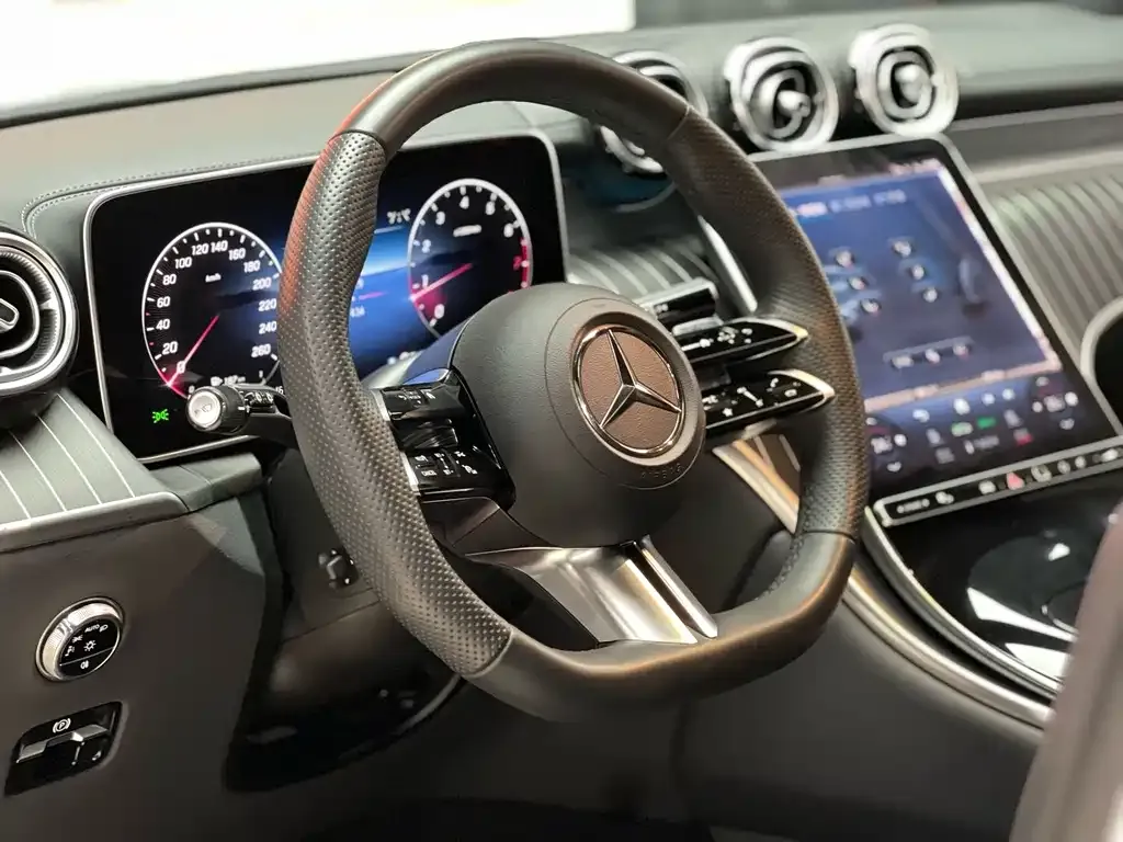 Mercedes-Benz GLC — фото 10