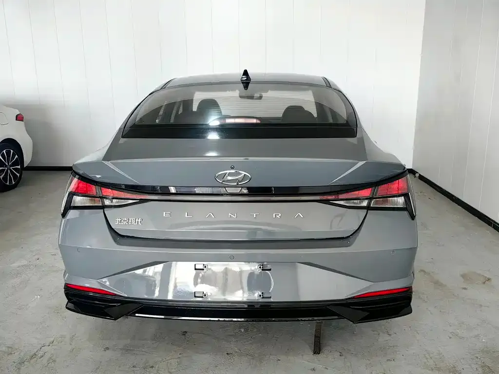 Hyundai Elantra — фото 2