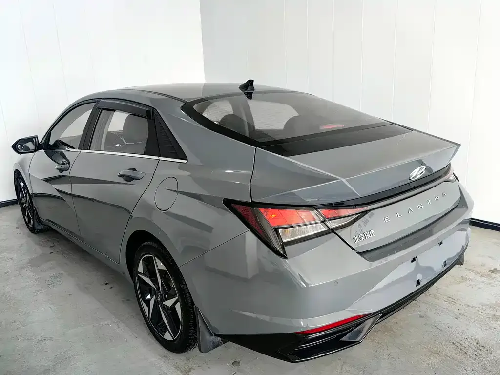 Hyundai Elantra — фото 8