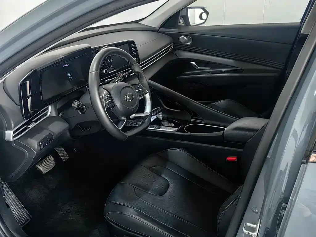 Hyundai Elantra — фото 10
