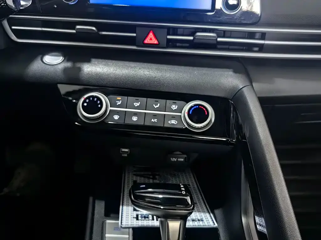 Hyundai Elantra — фото 7