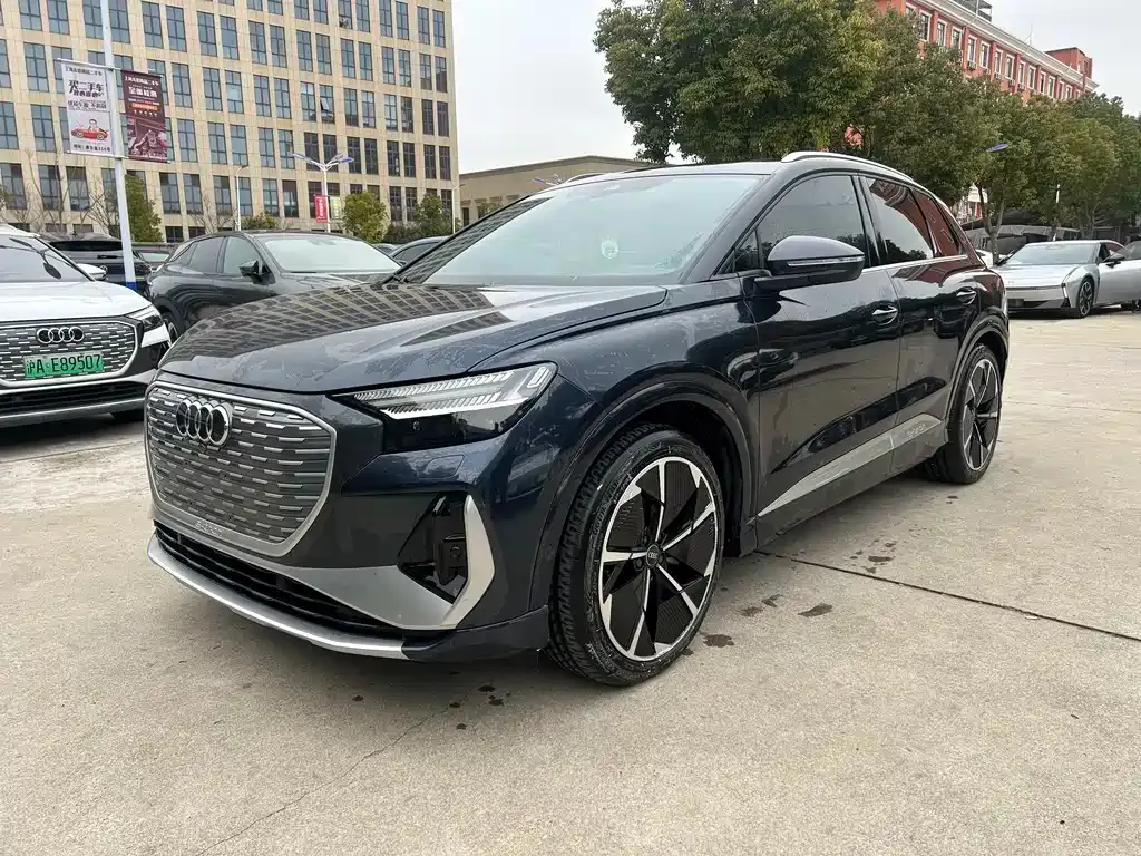 Audi Q4 e-tron — фото 1