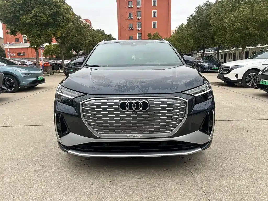 Audi Q4 e-tron — фото 8