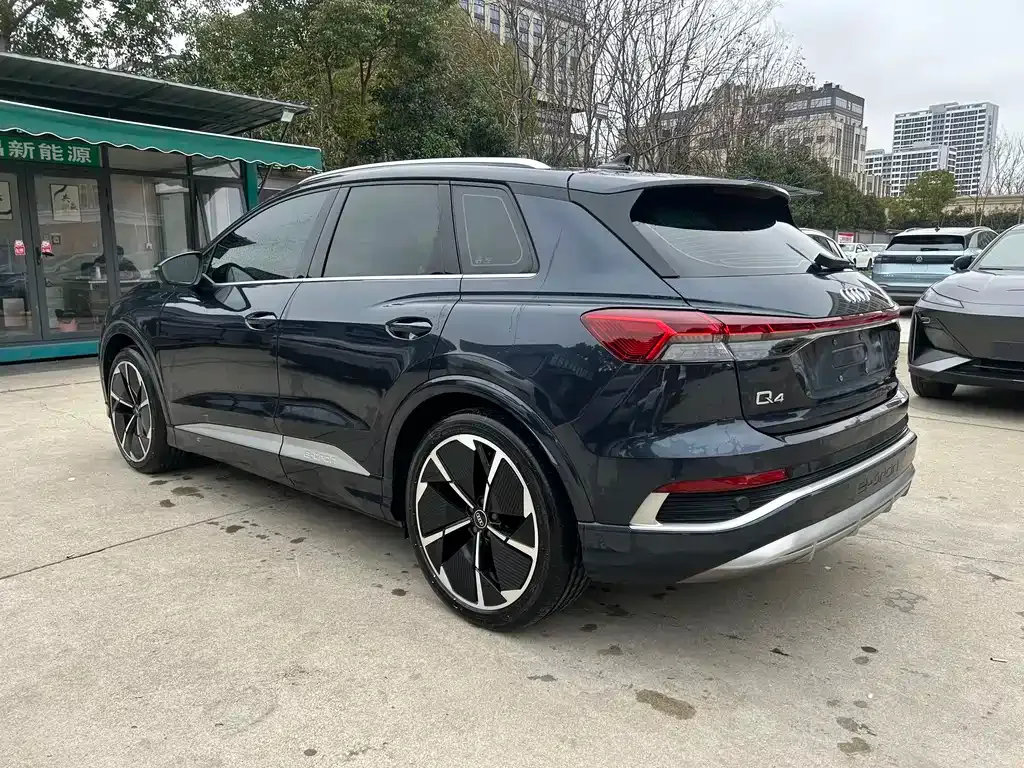 Audi Q4 e-tron — фото 4