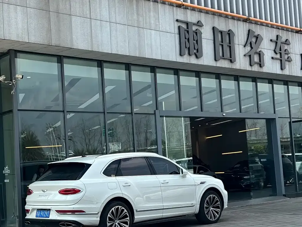 Bentley Bentayga 2022 из CN, фото 9