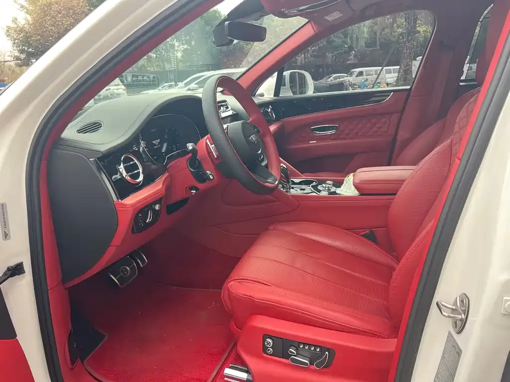 Bentley Bentayga 2022 из CN, фото 7