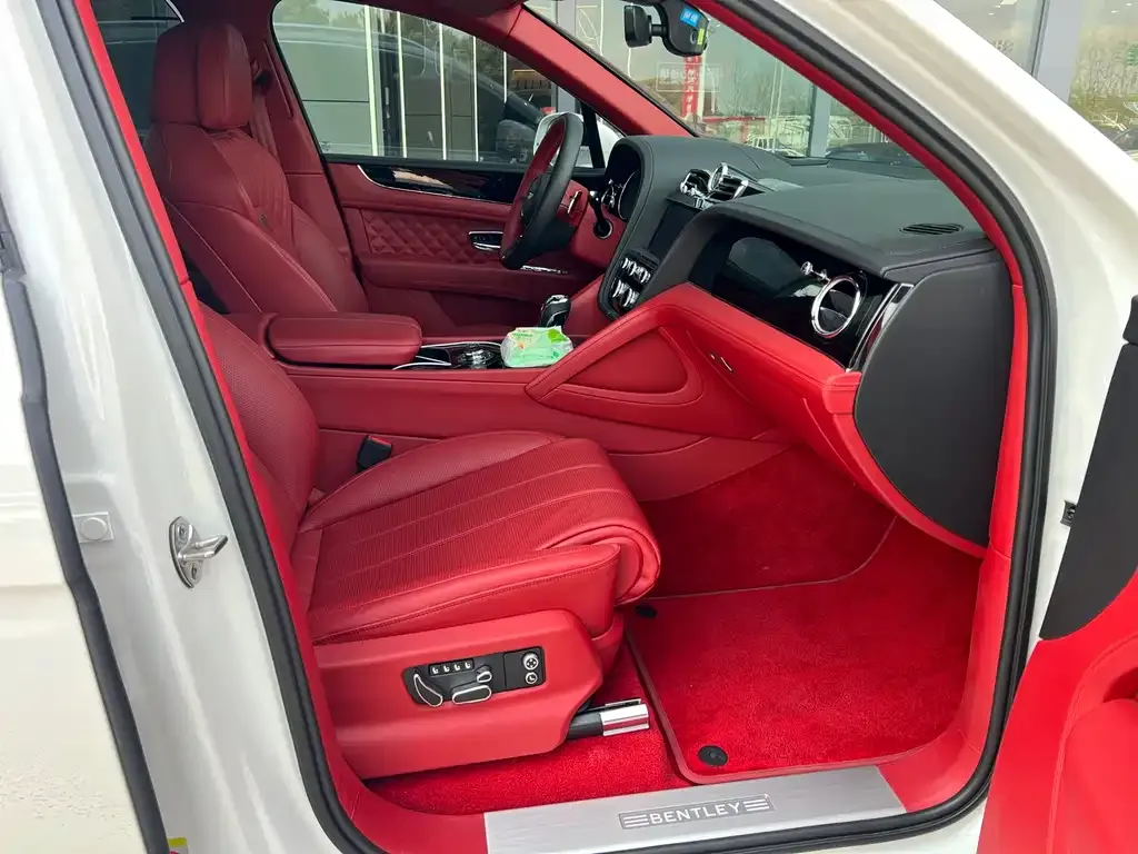 Bentley Bentayga 2022 из CN, фото 3