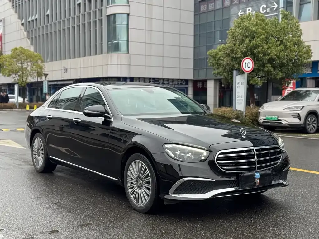 Mercedes-Benz E-Class — фото 10