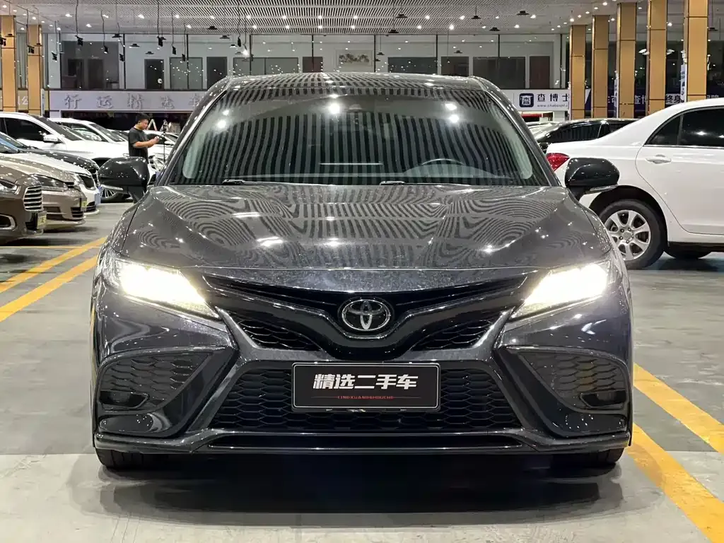 Toyota Camry 2023 из CN, фото 2