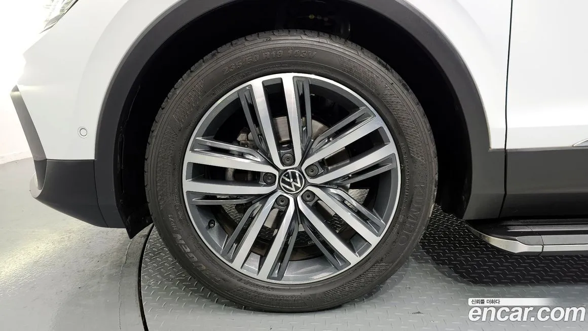 Volkswagen Tiguan — фото 6