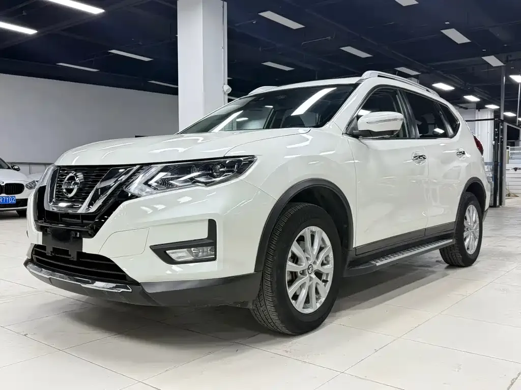 Nissan X-Trail — фото 1