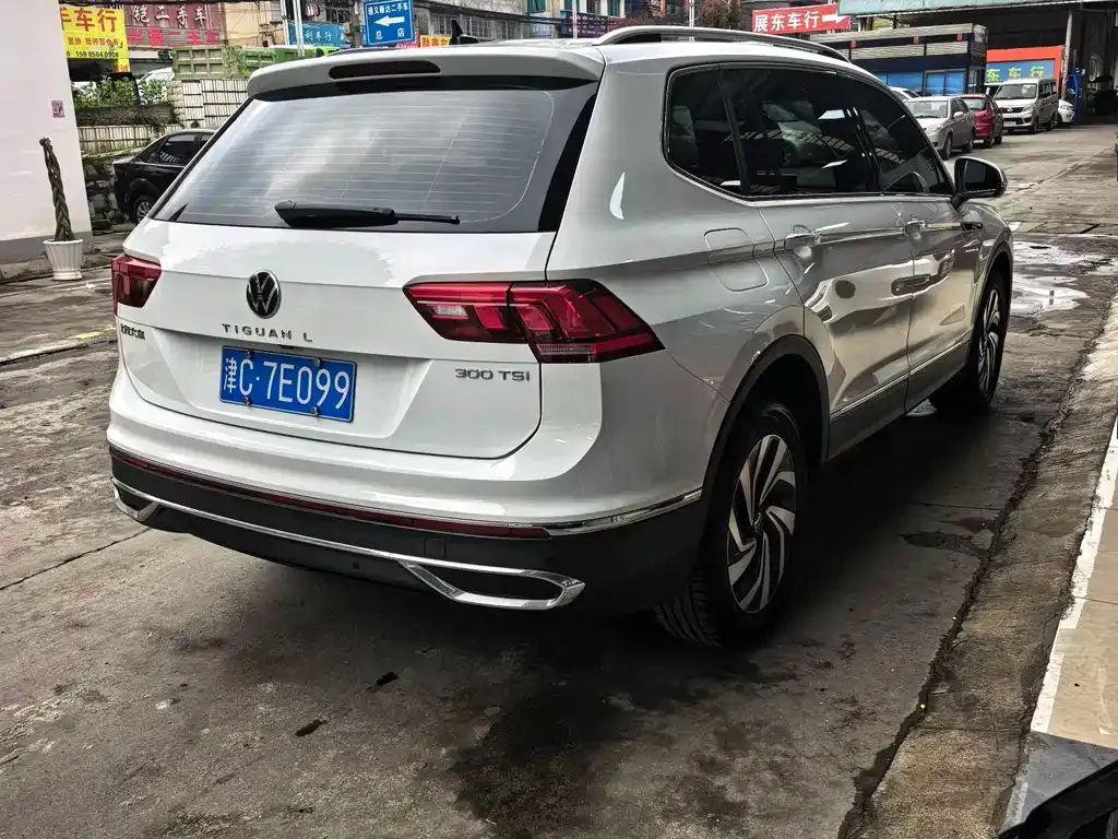 Volkswagen Tiguan L — фото 4