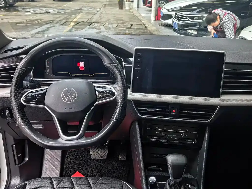 Volkswagen Tiguan L — фото 9