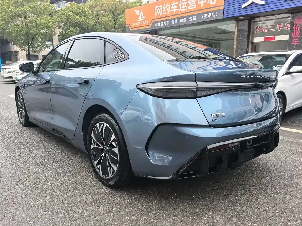 BYD Seal — фото 9