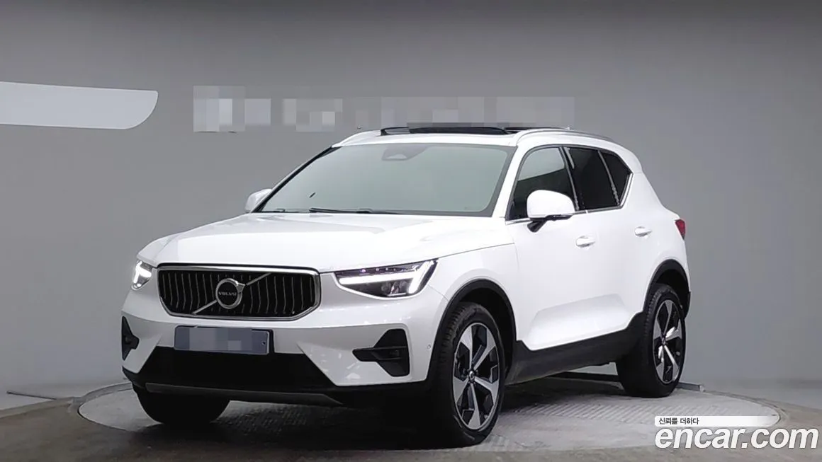 Volvo XC40 — фото 1