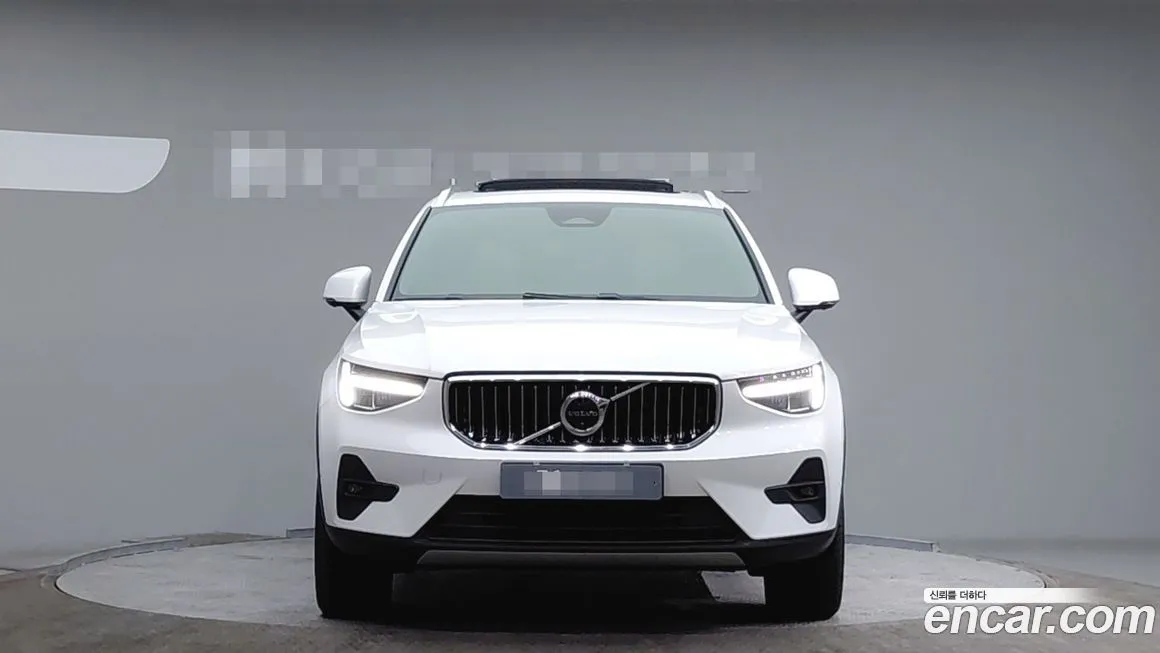 Volvo XC40 — фото 4