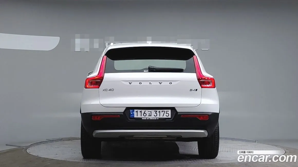 Volvo XC40 — фото 8