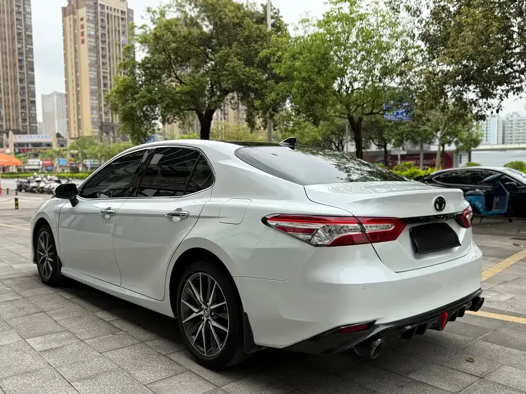 Toyota Camry 2021 из CN, фото 2