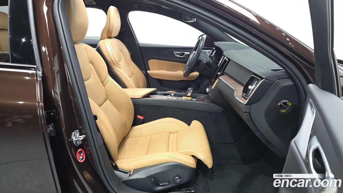 Volvo V60 2021 из KR, фото 7