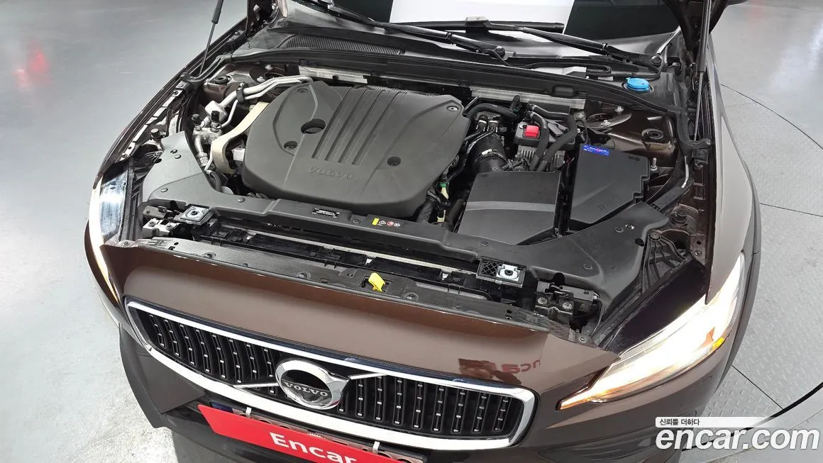 Volvo V60 2021 из KR, фото 2