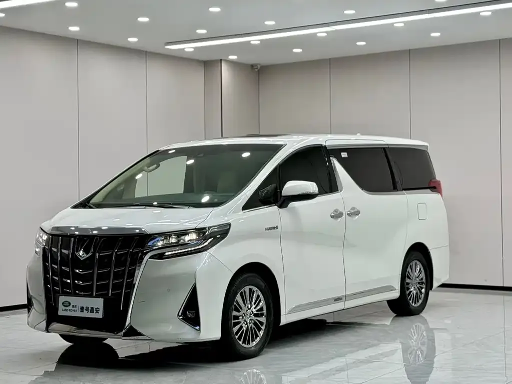Toyota Alphard — фото 1