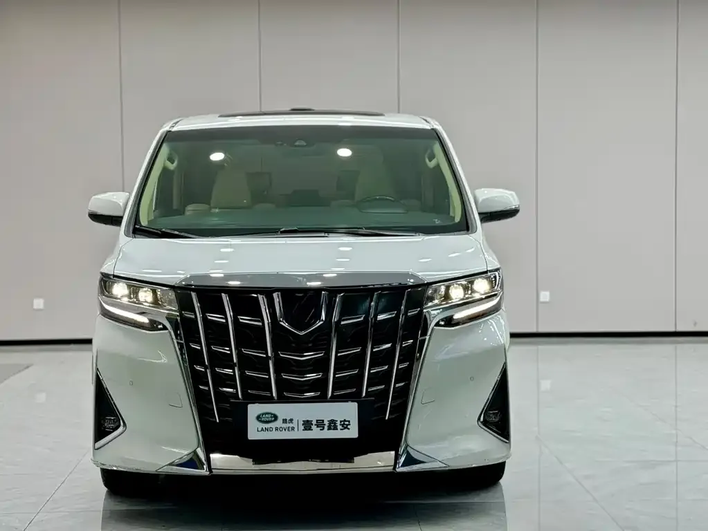 Toyota Alphard — фото 3