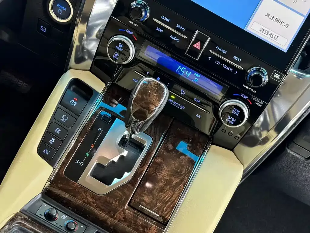 Toyota Alphard — фото 5