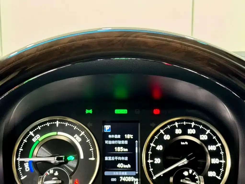 Toyota Alphard — фото 6